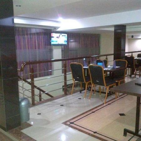 Erin Int Hotel Makassar Exterior photo