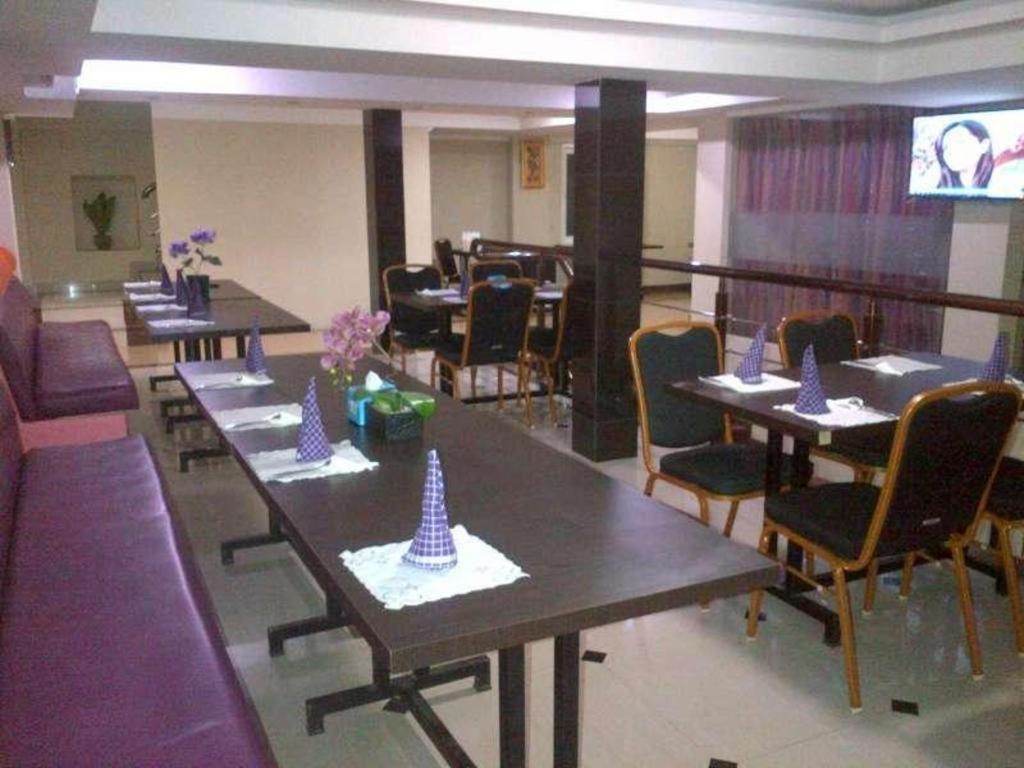 Erin Int Hotel Makassar Exterior photo