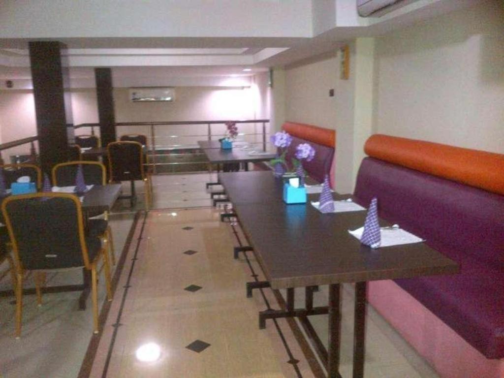 Erin Int Hotel Makassar Exterior photo